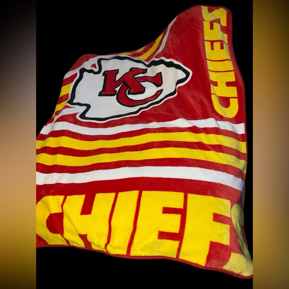 NFL Kansas City Chiefs Super Soft Royal Plush  Throw Blanket 60"x 47”
EUC